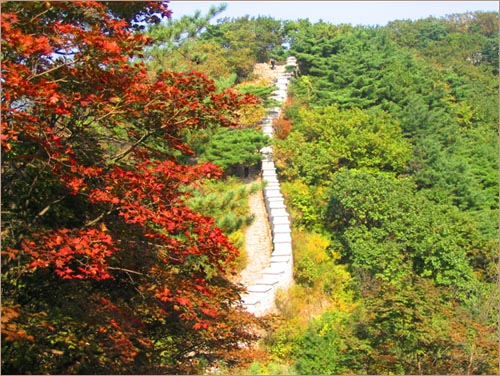 북한산이 단풍으로 물들기 시작했습니다 